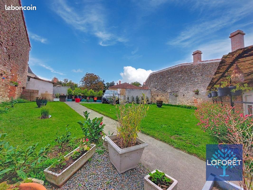 Maison 5 pièces 159 m² · à La Caillère-Saint-Hilaire · 159 m² · 145 000 €