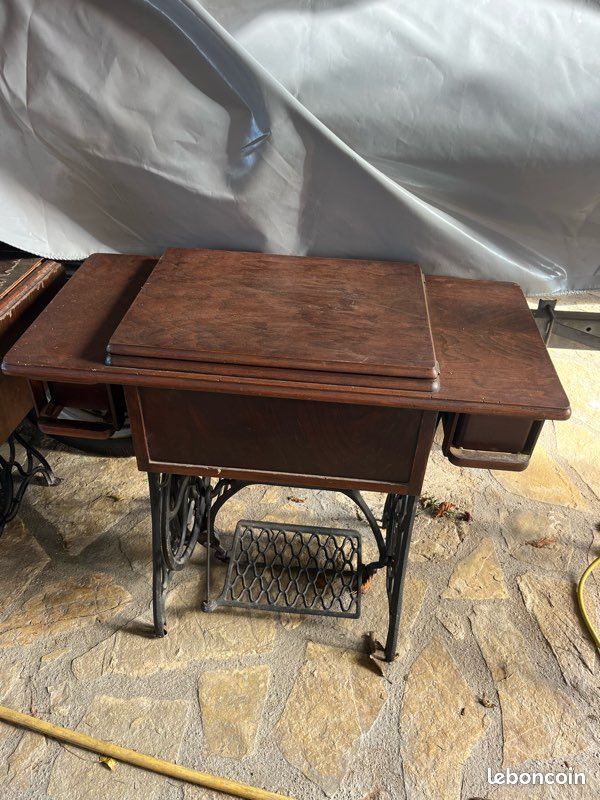 Table à coudre (image 1)