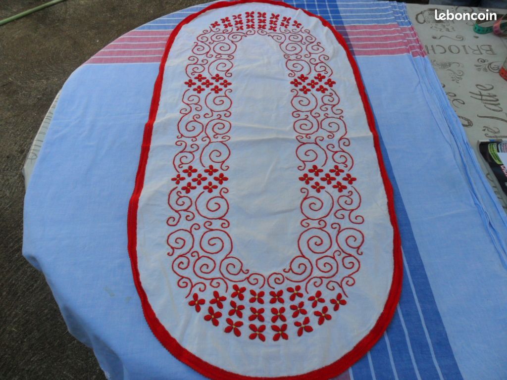 LINGE ANCIEN ( chemin / napperon dentelle ) / - Linge de maison