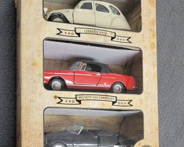 Dinky Toys 1/43 – Peugeot 404 Rallye Raid Rouge N°3 – Modèle De Collection Modifié