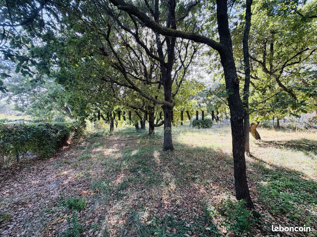 Terrain 1089 m² · à Éguilles · 1 089 m² · 420 000 €