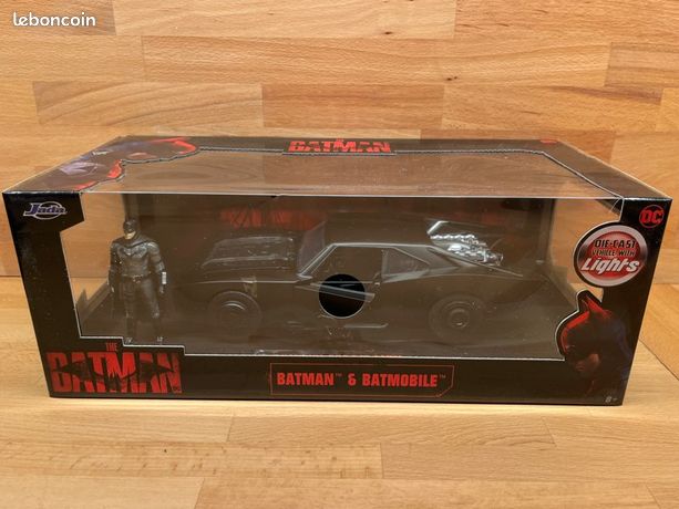 Batman Et Sa Batmobile 2022 Avec Figurine - Jada Toys 1/18, édition Lumière, Neuve