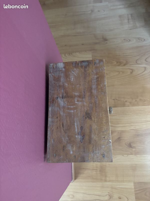 Petit meuble patiné (image 2)