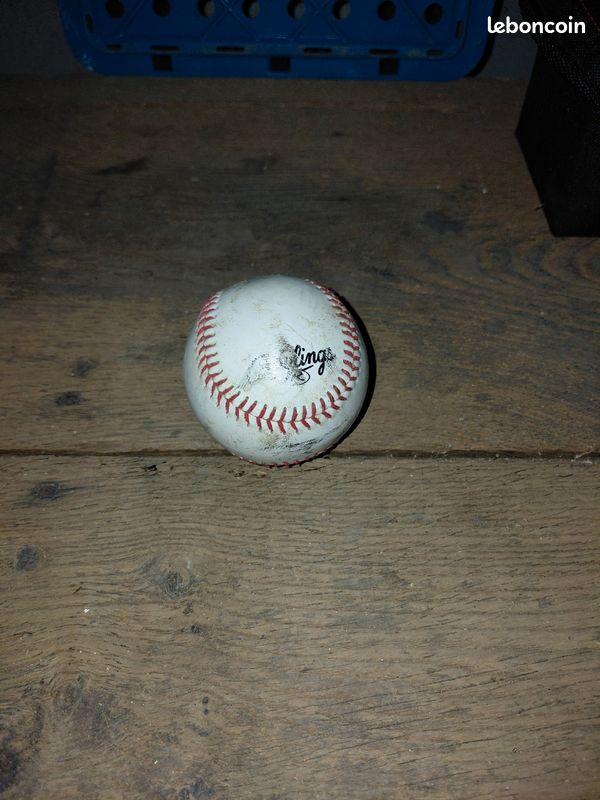 Balle De Baseball Ancienne – Taille 3, Cuir Blanc, Modèle De Collection