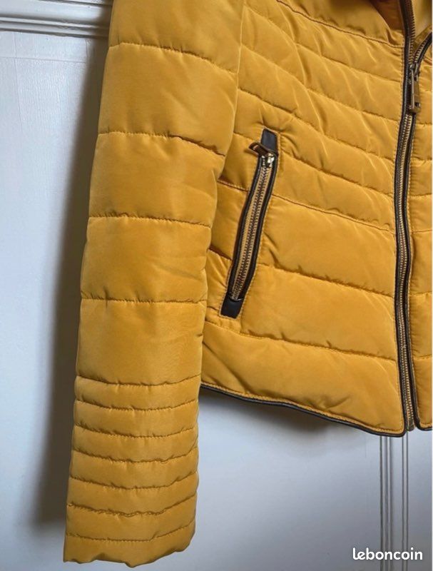 Doudoune courte jaune fourrure capuche Zara Taille M (image 2)
