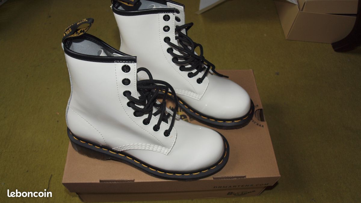 Bottines Doc Martens femme Blanche vernis Chaussures
