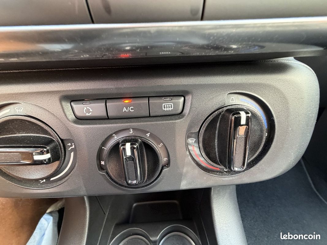 Citroen C3 PURETECH 68CH LIVE E6.D-TEMP 105G (image 27)
