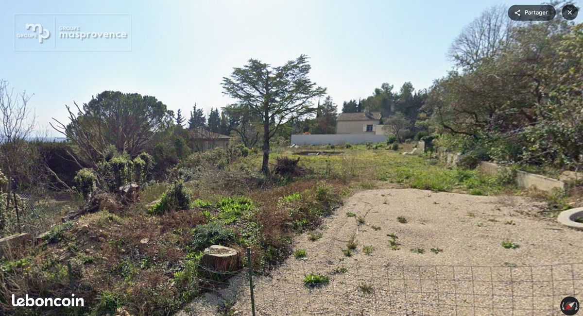 Terrain à bâtir de 1292 m² à SAINT-SATURNIN-LES-AVIGNON (84) · à Saint-Saturnin-lès-Avignon · 240 000 €