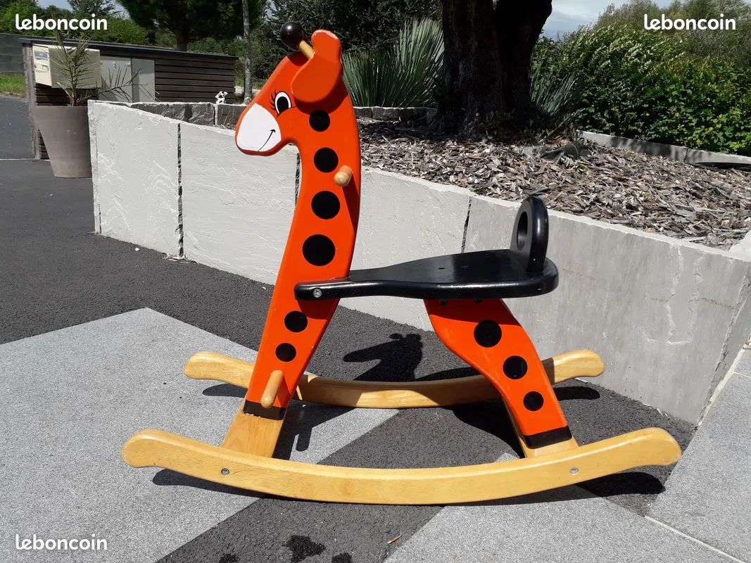 Cheval à bascule en bois (image 2)