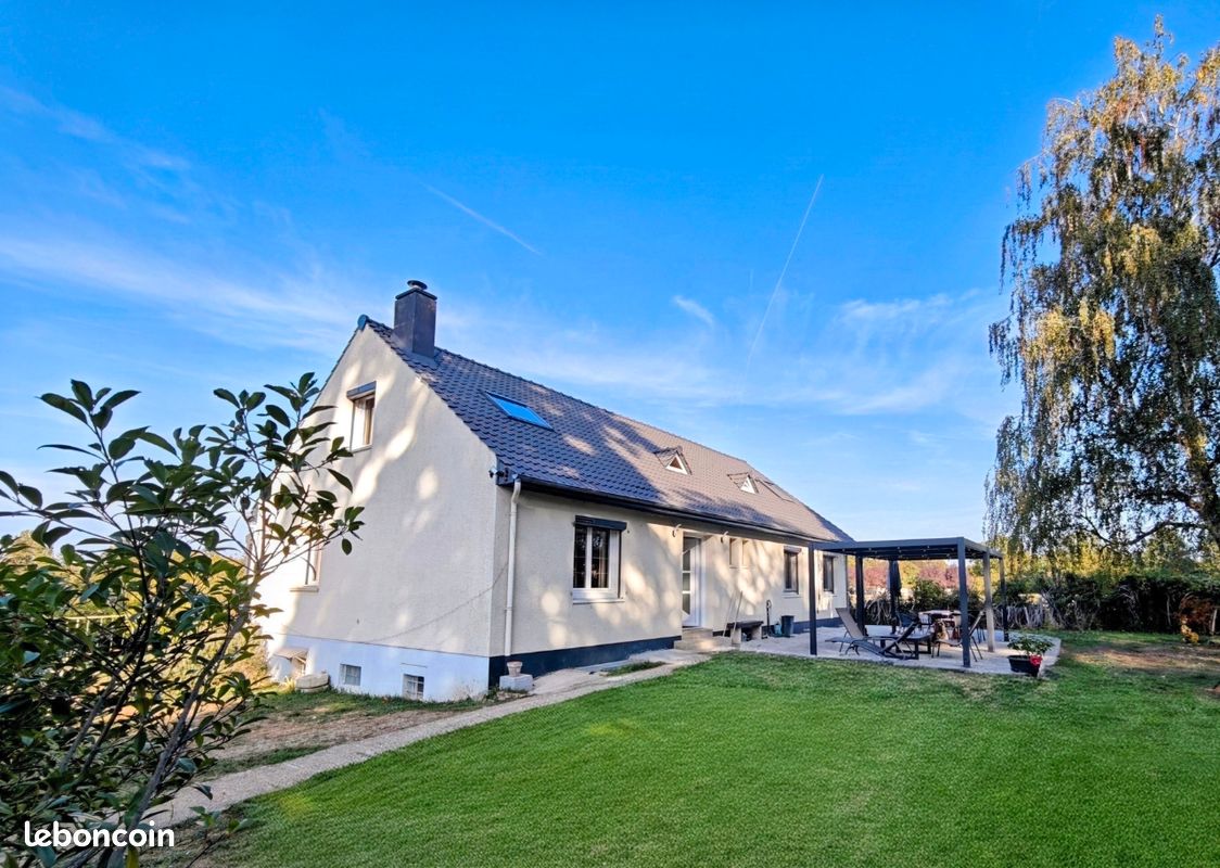 Maison 7 pièces 205 m² · à Ferrières-en-Gâtinais · 205 m² · 275 000 €