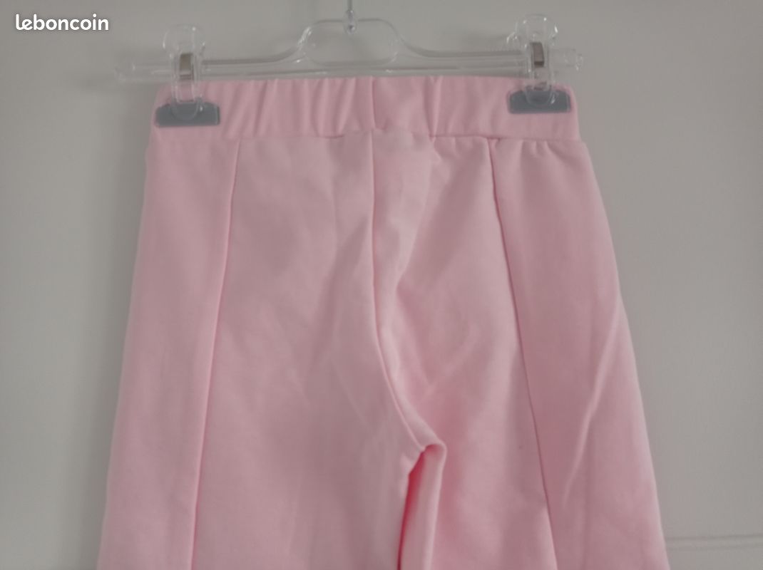 Legging rose clair fille 10 ans habillé perle et strass en forme noeud papillon Neuf étiqueté jamais porté Mini tâche. Voir photo 3 Matière un peu épaisse Taille élastique (image 6)