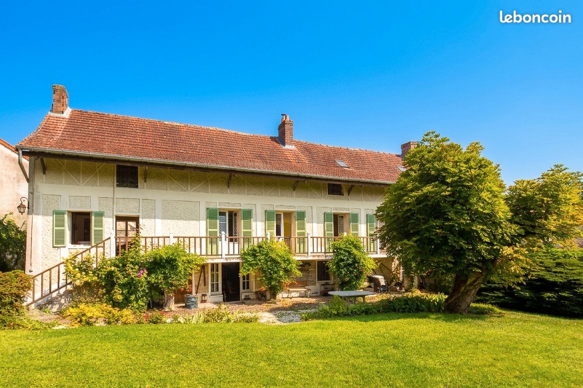 Maison 8 pièces 230 m² · à Montalet-le-Bois · 230 m² · 479 000 €
