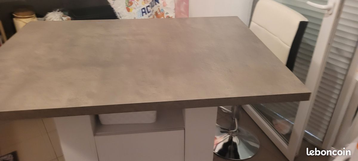 Table bar et fauteuils (image 1)