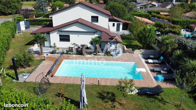 Maison 6 pièces 204 m²