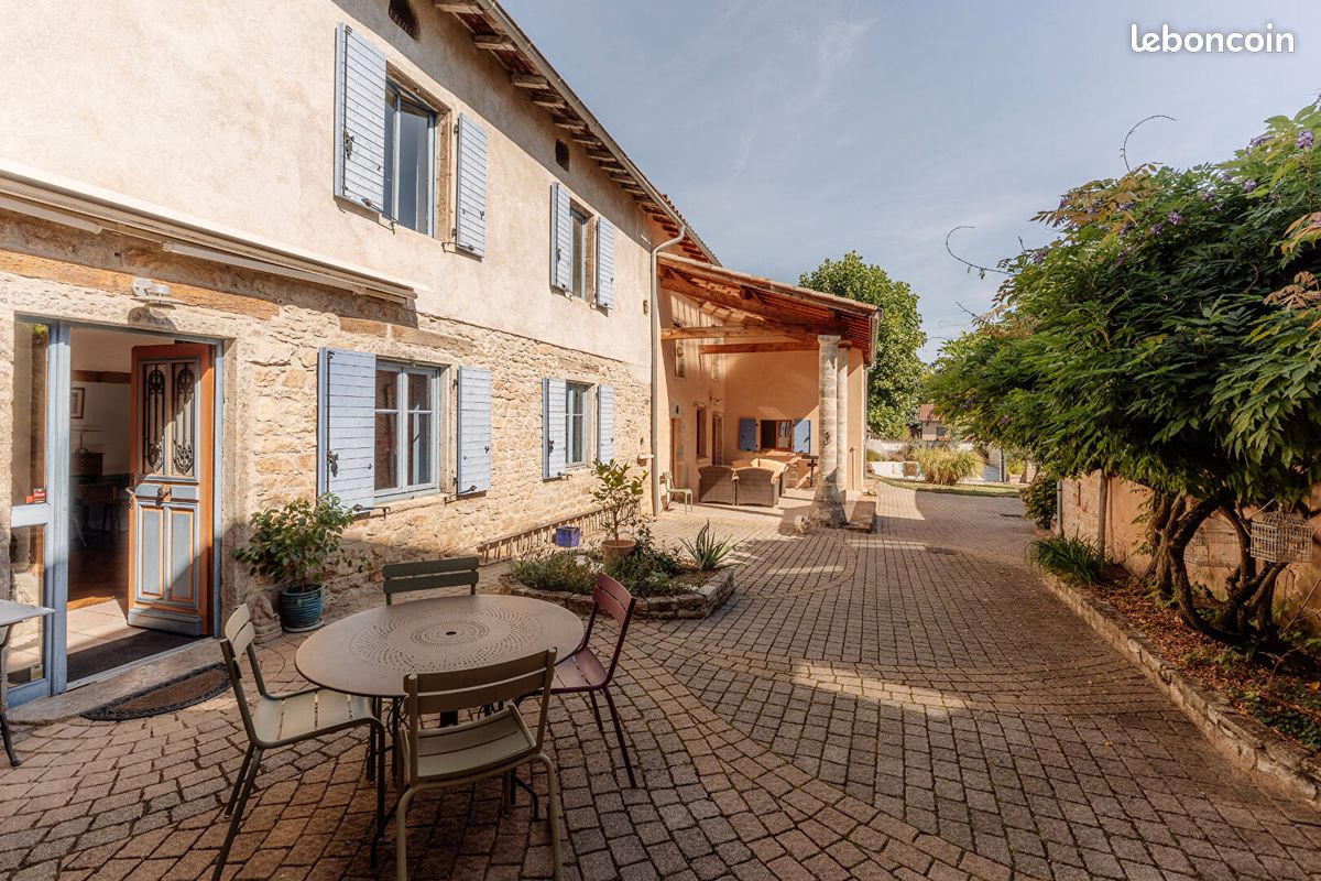 Maison 7 pièces 252 m² · à Saint-Germain-au-Mont-d'Or · 252 m² · 1 050 000 €