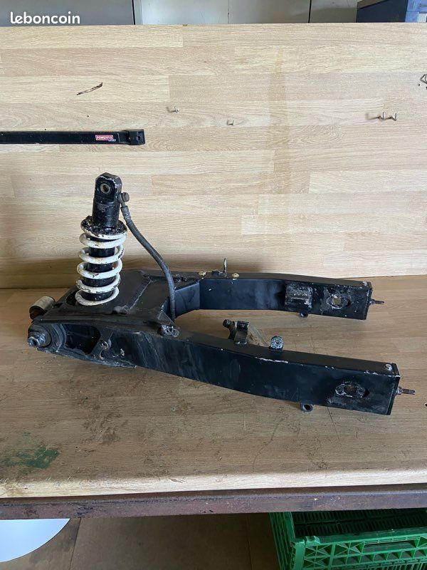 Bras oscillant+amortisseur ZX6R 1996 (image 1)
