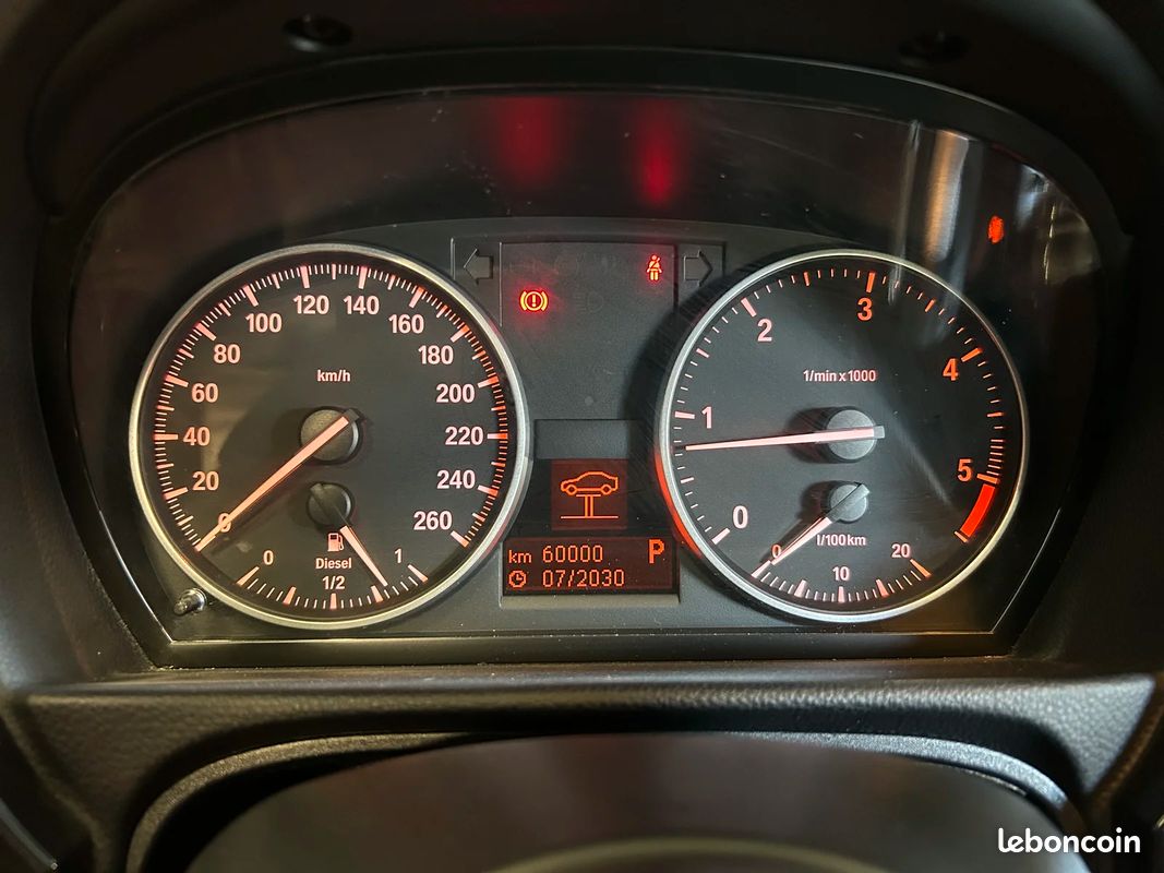 Bmw SERIE 3 E92 LUXE LCI Coupé 320d 184 cv Boîte auto / Suivi D'entretien Complet (image 24)