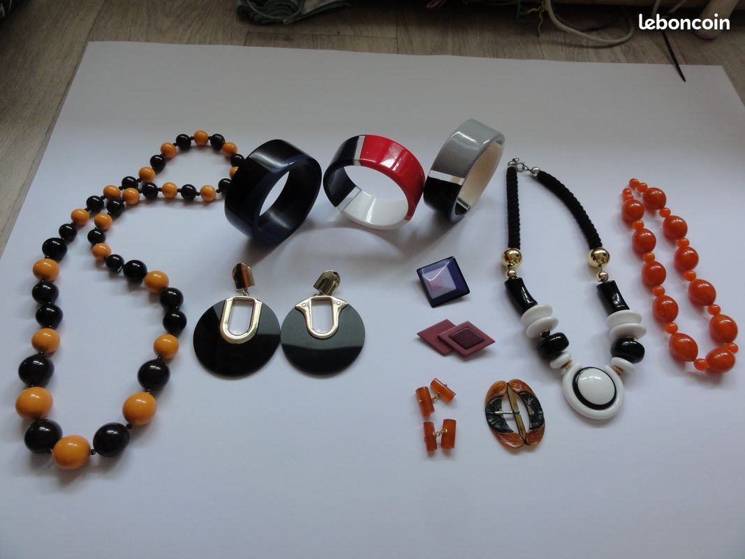 Lot de bijoux vintages à porter détourner ou restaurer