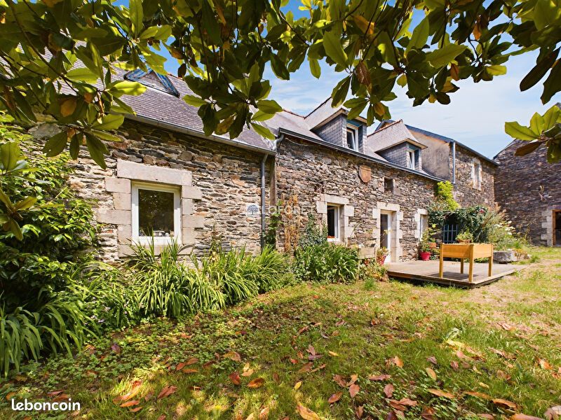 Maison 10 pièces 225 m² · à Brasparts · 225 m² · 233 200 €
