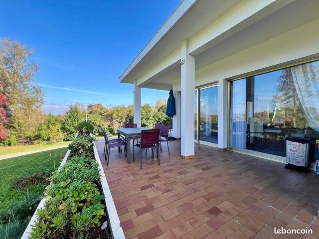Maison 8 pièces 246 m² · à Sainte-Livrade-sur-Lot · 246 m² · 325 000 €