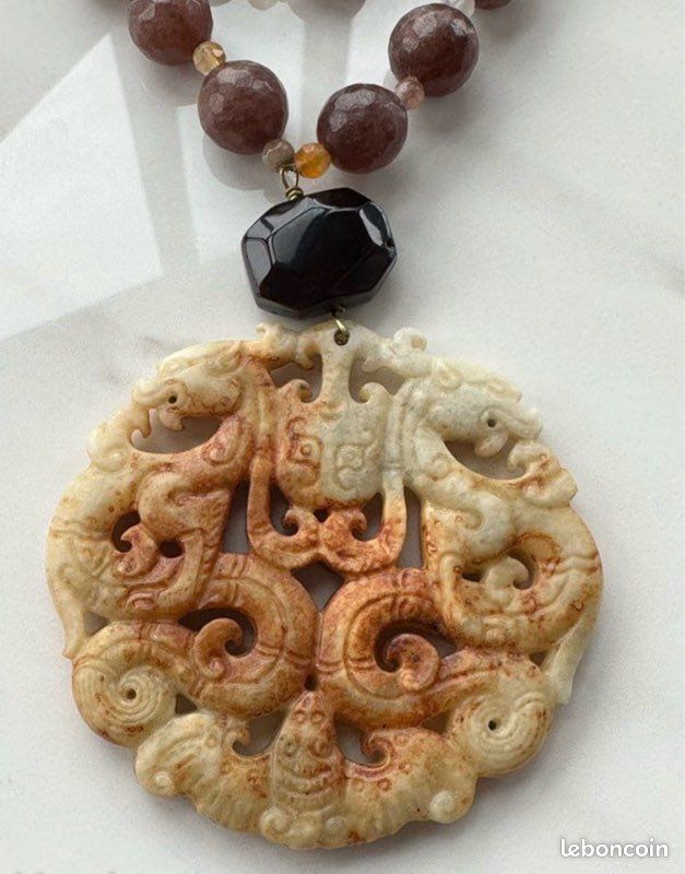 Collier ancien en pierre (image 3)