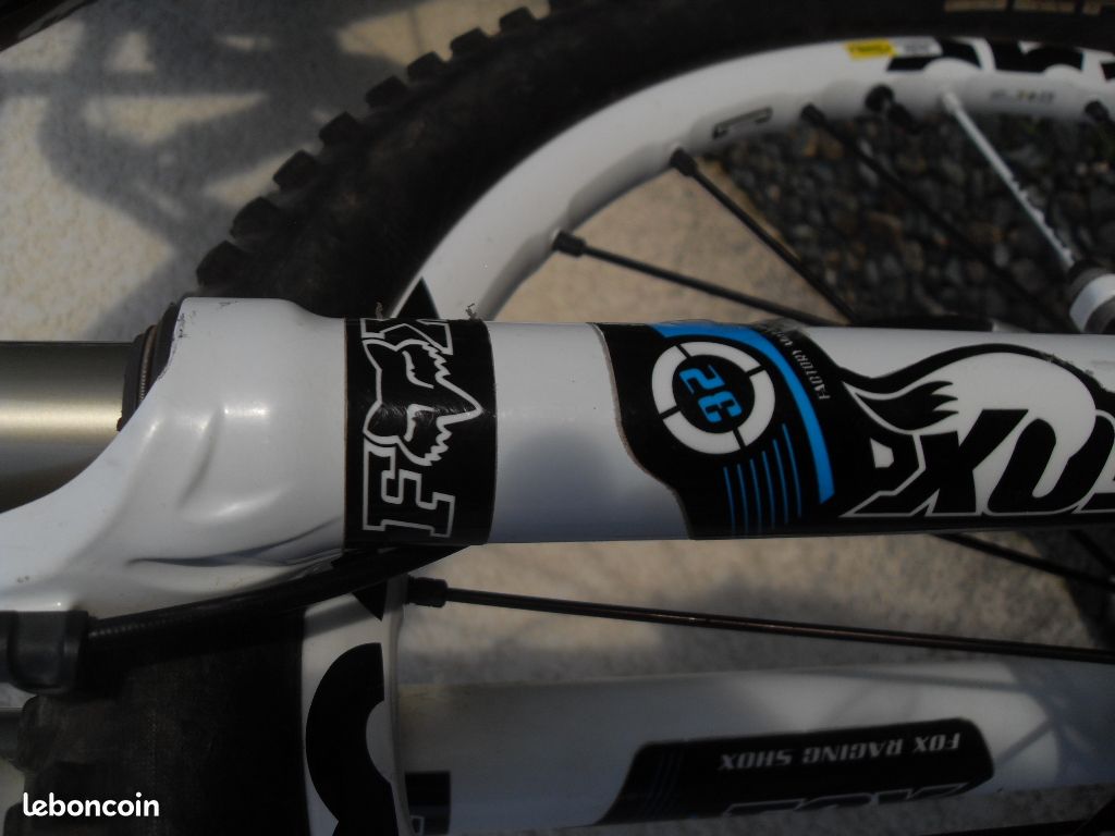 Cannondale Jekyll génération 2 gen II 26p 26" M mavic crossmax sram 2x9 X5 X9 full suspension Fox très réglable + LO MTB Vtt bleu enduro leger 13,8kg revisé super état hormis petit poc 26 pouce +-2013 (image 8)