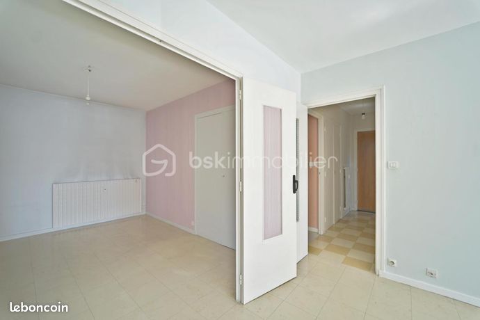 https://img.leboncoin.fr/api/v1/lbcpb1/images/78/4e/2c/784e2c751ec154acb73a135baac234955939343a.jpg?rule=ad-image
