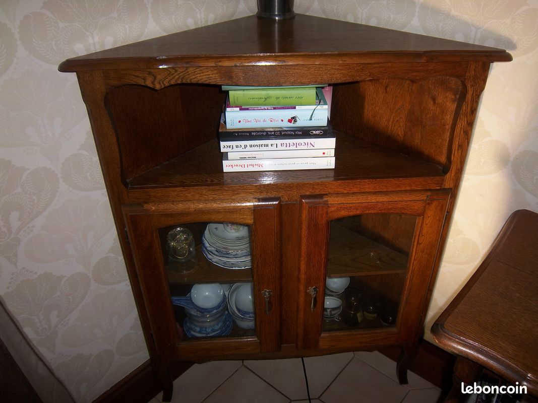 Vitrine d'angle (image 1)