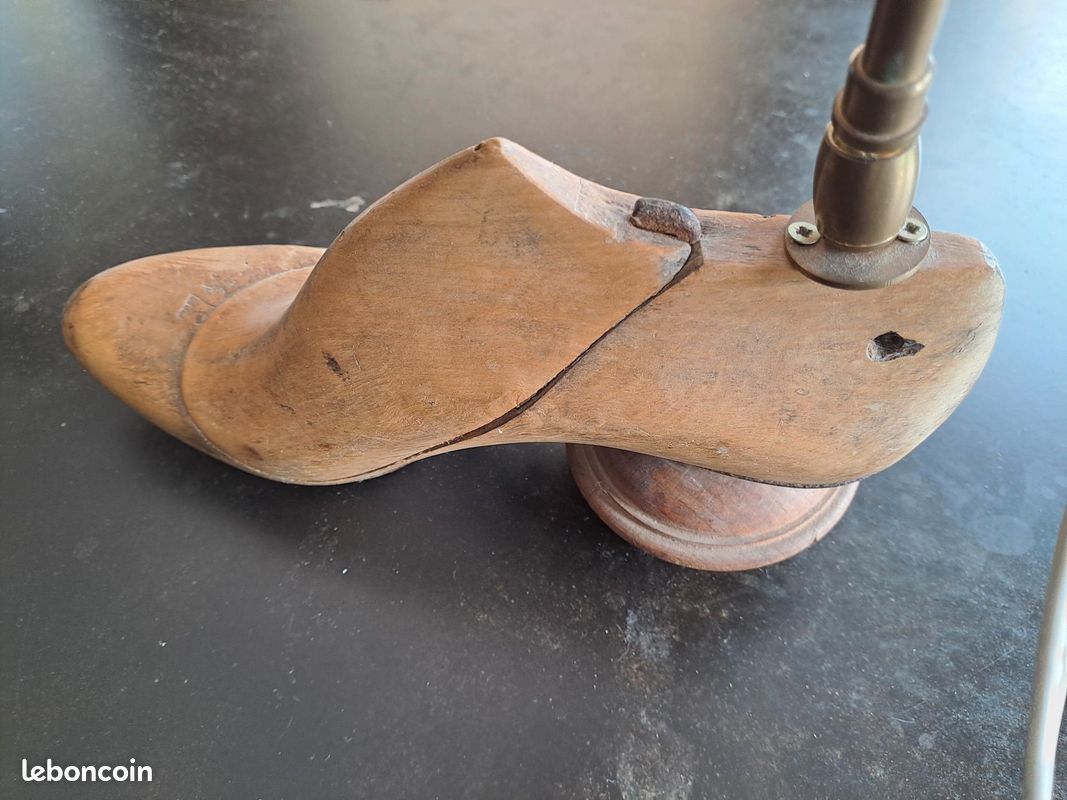 Lampe de chevet avec pied en forme de chaussure (image 4)