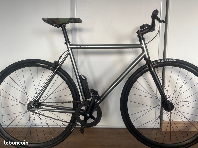 Single speed Felt brougham (image 1)