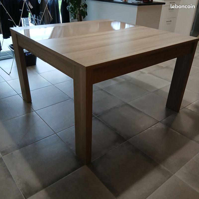 Table carrée (image 1)