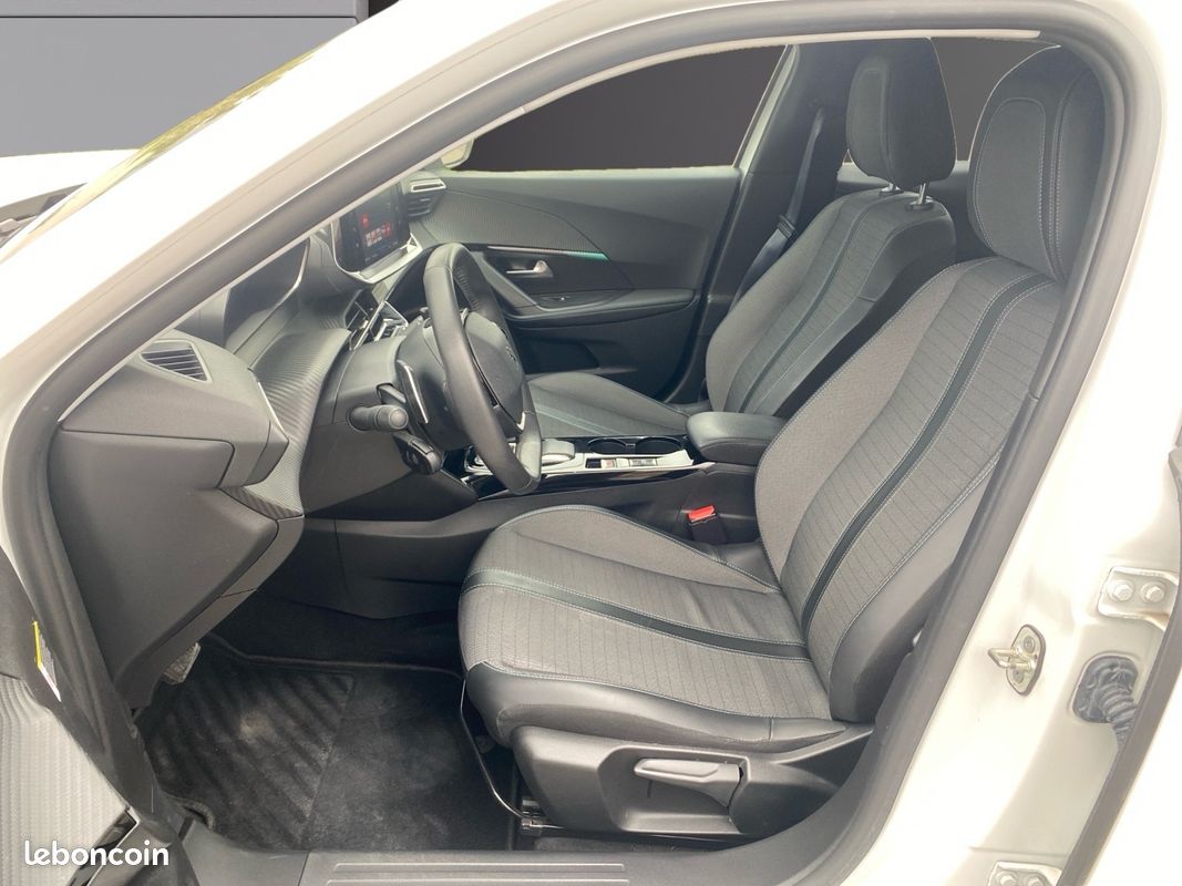 PEUGEOT 2008 1.5 BLUE HDI 130 ALLURE PACK EAT8 Radar Arrière Régulateur de vitesse Navigation Garantie 12 mois (image 9)