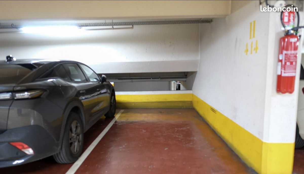 Parking 12 m² · à Paris · 12 m² · 13 900 €