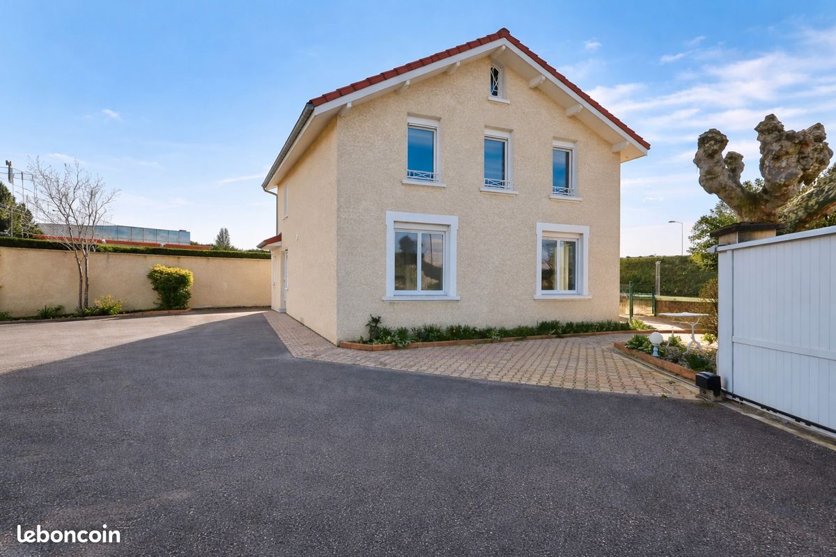 Maison 6 pièces 140 m² · à Saint-Maurice-de-Beynost · 140 m² · 530 000 €