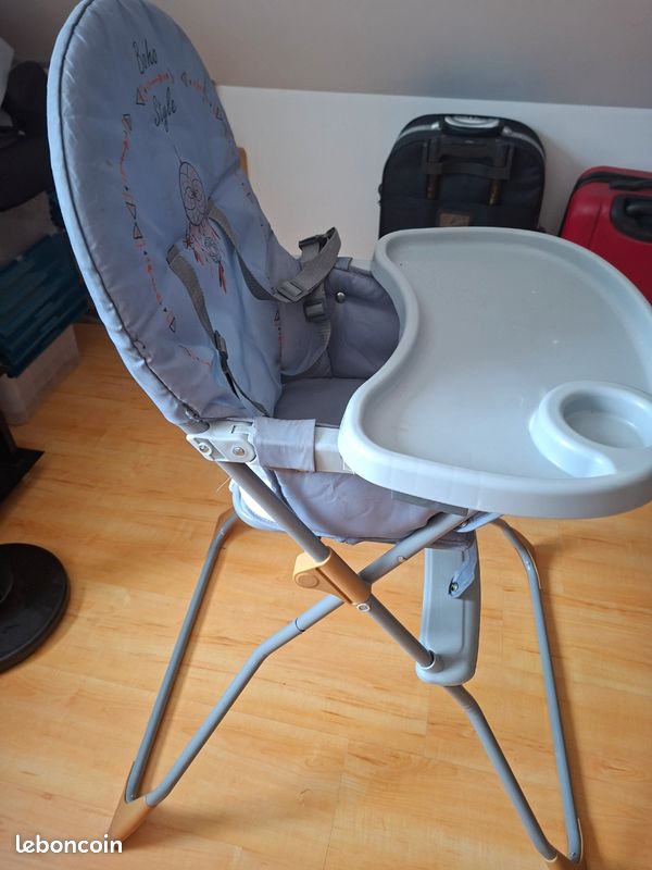 Chaise haute (image 1)