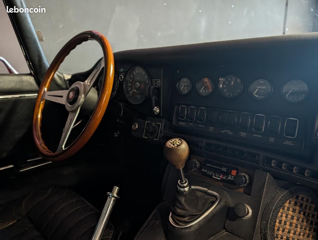 Jaguar E-Type Series 2 4.2 6 cyl en ligne (image 26)