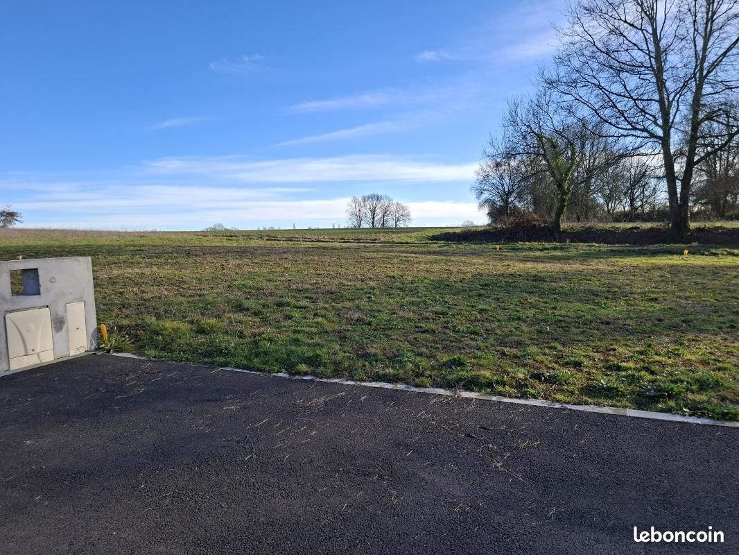 Terrain 606 m² · à Castandet · 32 724 €