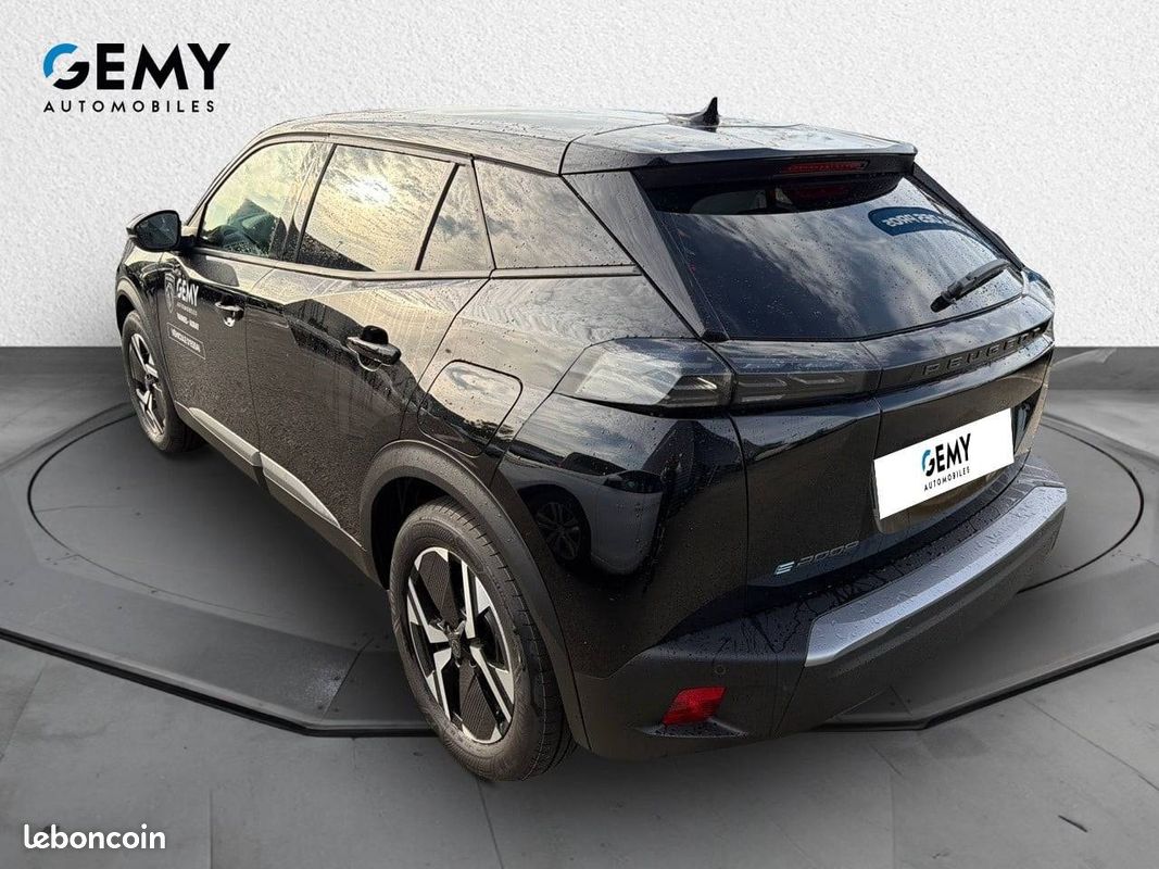 PEUGEOT 2008 Electrique 54 kWh 156 ch Allure (image 7)