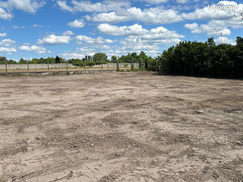 Terrain constructible · à Suèvres · 60 000 €