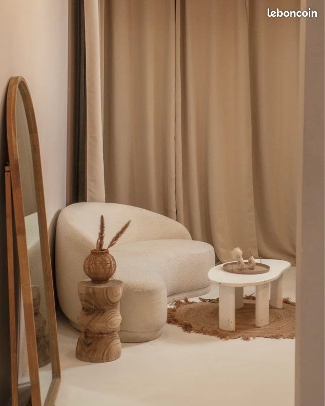 Canapé arrondi beige crème bouclette (image 1)