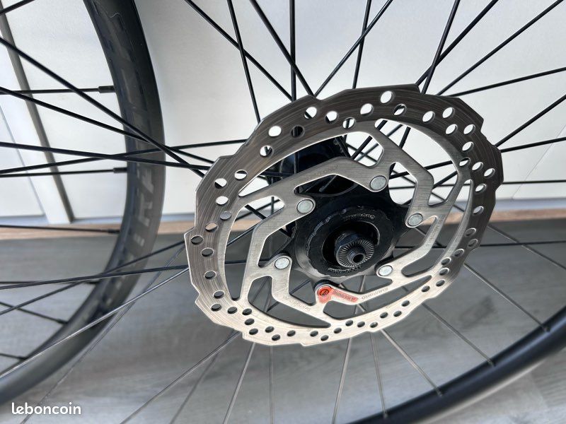 Paire de roues trek bontrager aeolus elite 50 tlr avec frein à disque
