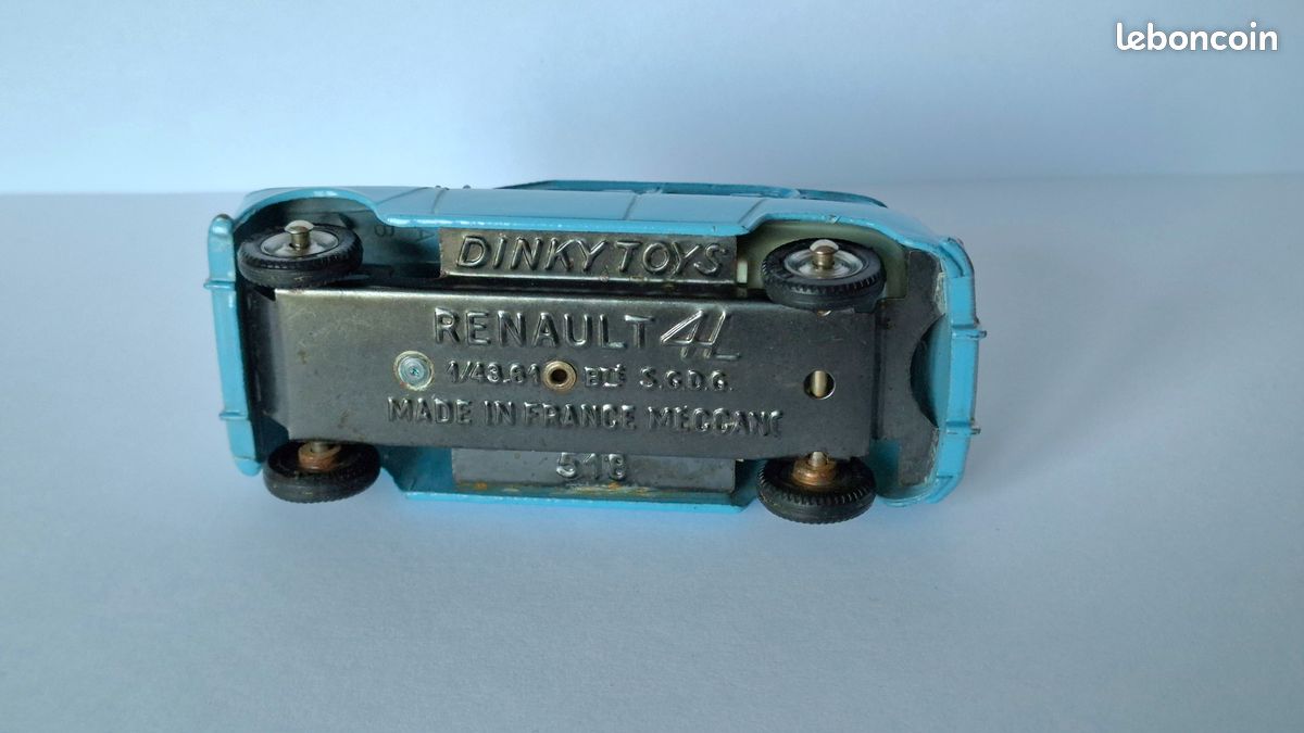 VENDUE Dinky Toys Meccano France Renault 4L avec sa boîte d'origine - Collection