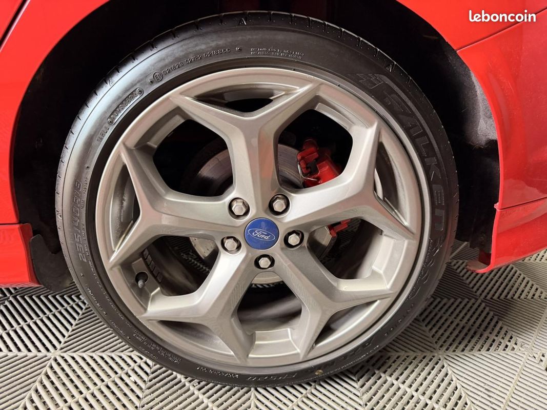 FORD FOCUS ST 2.0 SCTi EcoBoost 250 / Révisé - Pneus & Embrayage neuf (image 12)