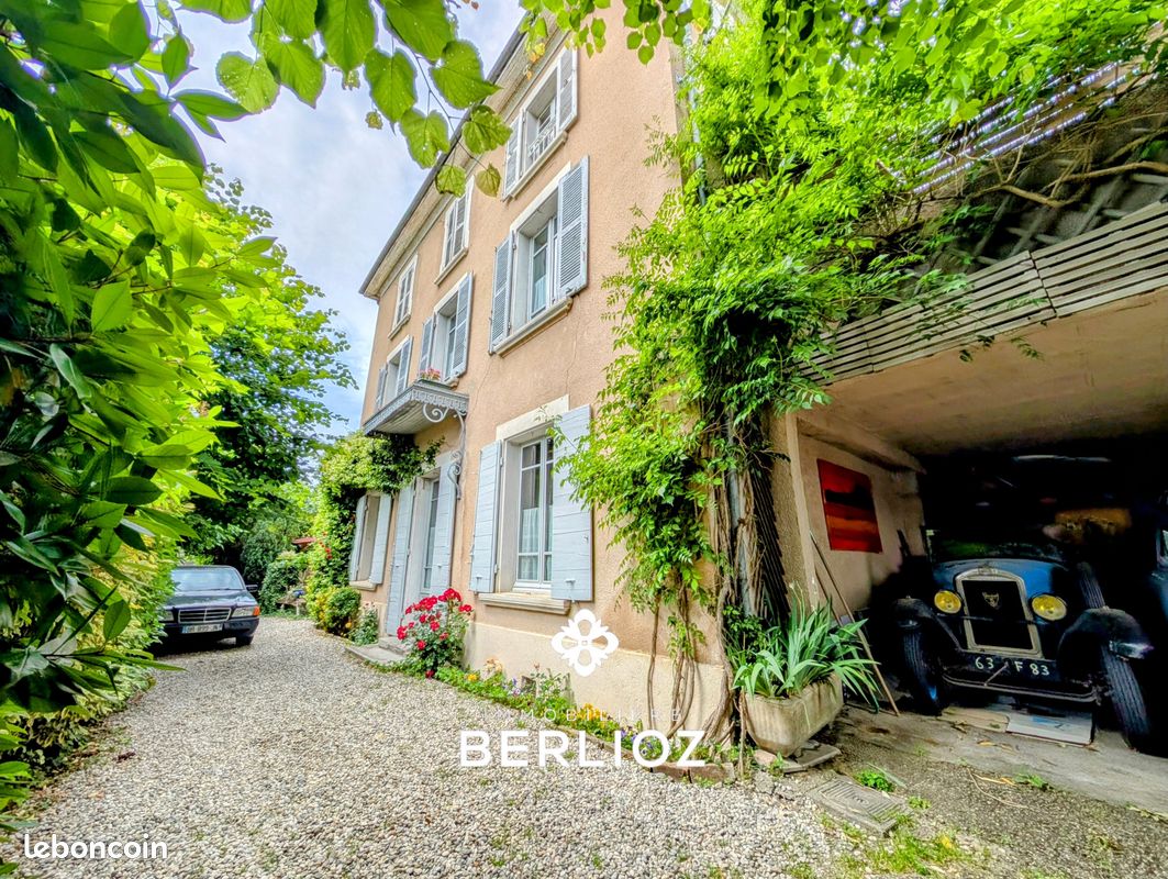 Maison 9 pièces 219 m² · à Saint-Martin-le-Vinoux · 219 m² · 498 000 €