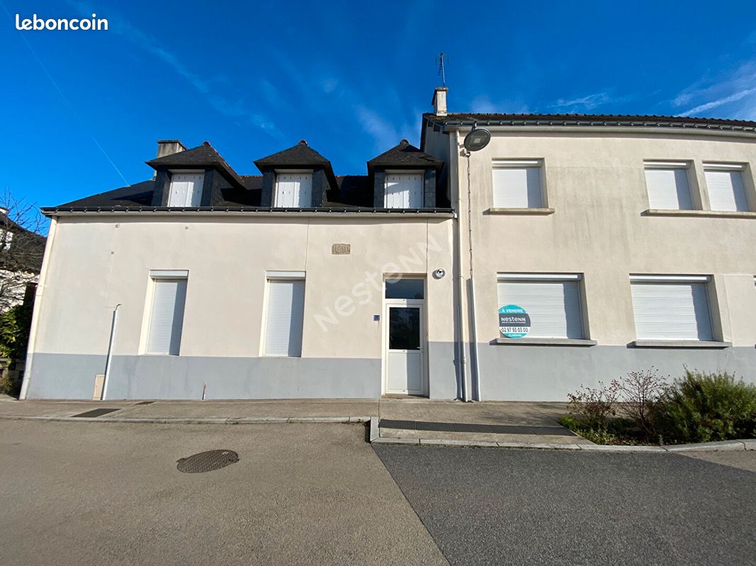 Maison 15 pièces 320 m² · à Loyat · 320 m² · 211 000 €