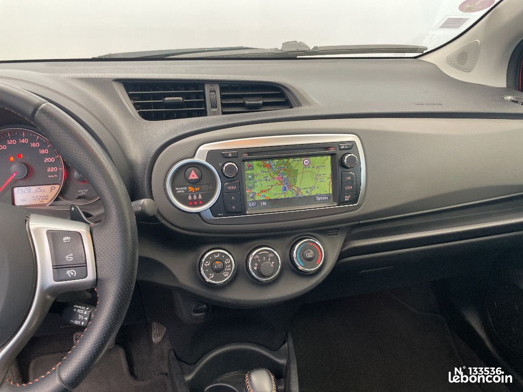 Toyota Yaris 100 VVT-i Style CVT (image 12)