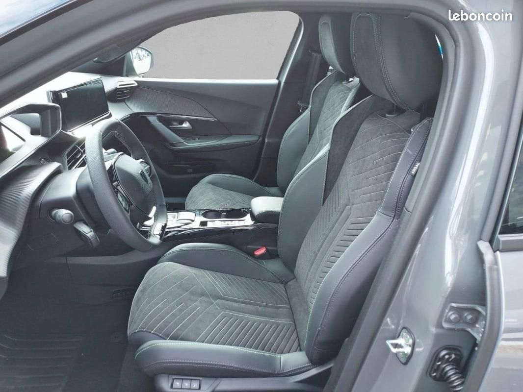 Peugeot 2008 Hybrid 145 e-DCS6 - GT Exclusive (image 11)