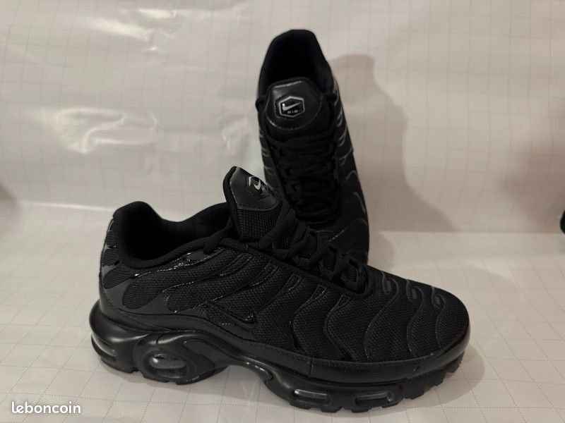 Chaussures Nike TN Triple Black pointure 43 Chaussures