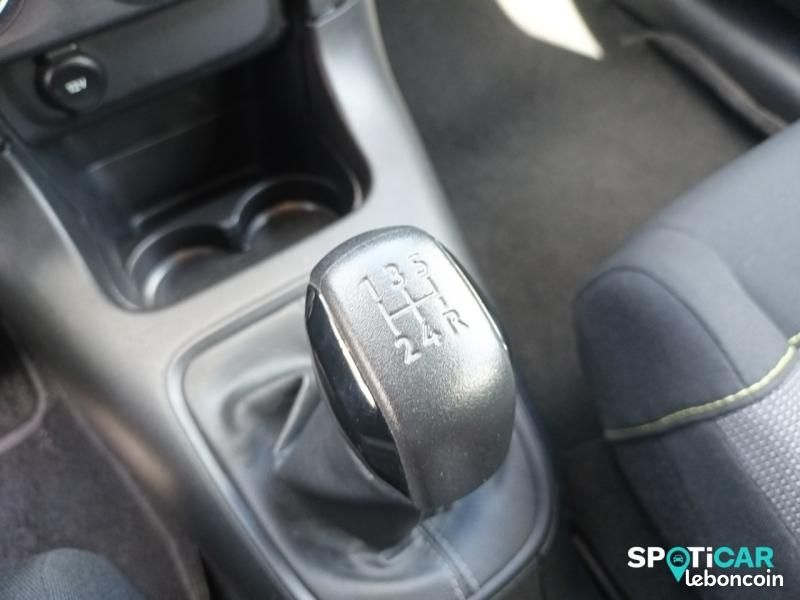 Citroen C3 1.2 PureTech 83ch S&S Feel 122-123g (image 14)
