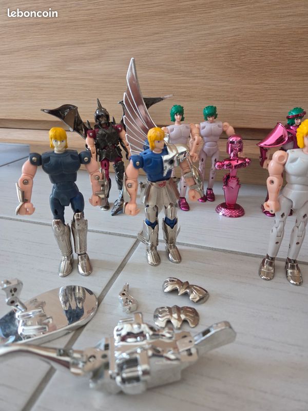 LOT 57 PIÈCES Saint Seiya chevaliers du zodiaque 1986/1987